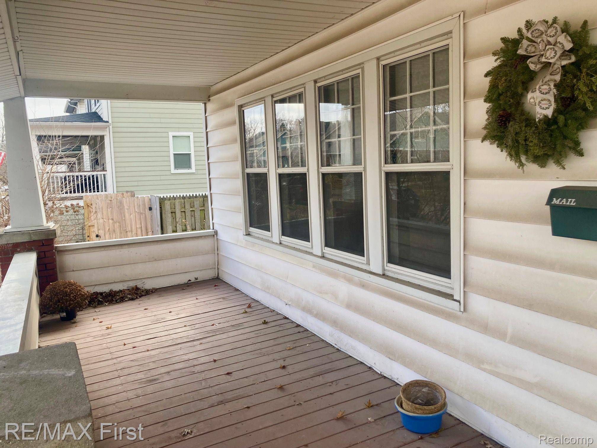 Royal Oak, MI 48067,220 OAKDALE ST