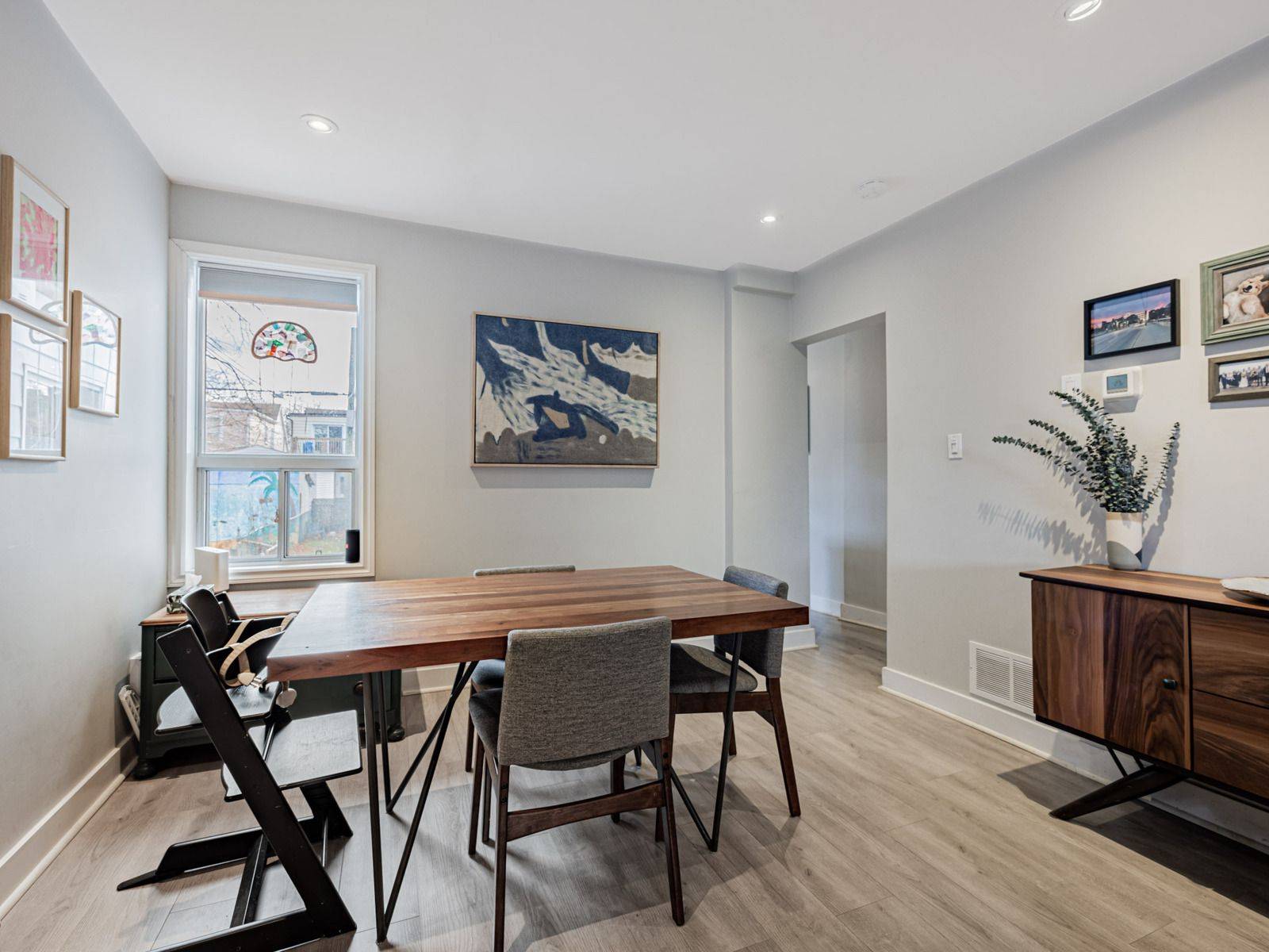 Toronto E03, ON M4C 1Z8,263 Springdale BLVD