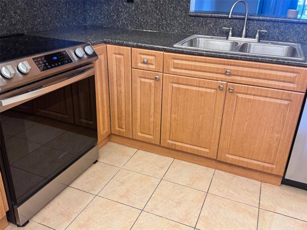 Plantation, FL 33317,404 NW 68th Ave #301