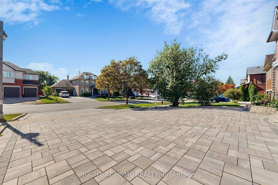 Richmond Hill, ON L4B 3R9,8 Springbrook DR #BSMT