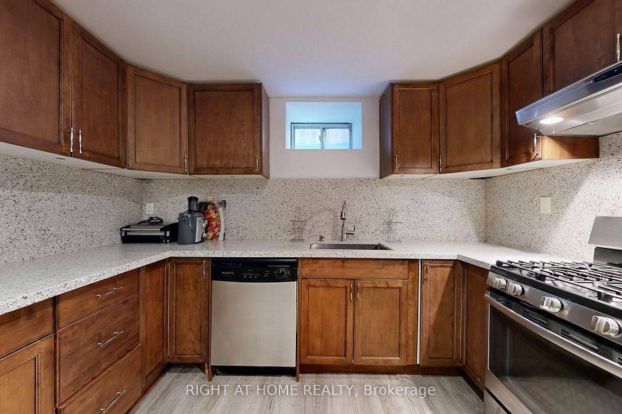 Richmond Hill, ON L4B 3R9,8 Springbrook DR #BSMT