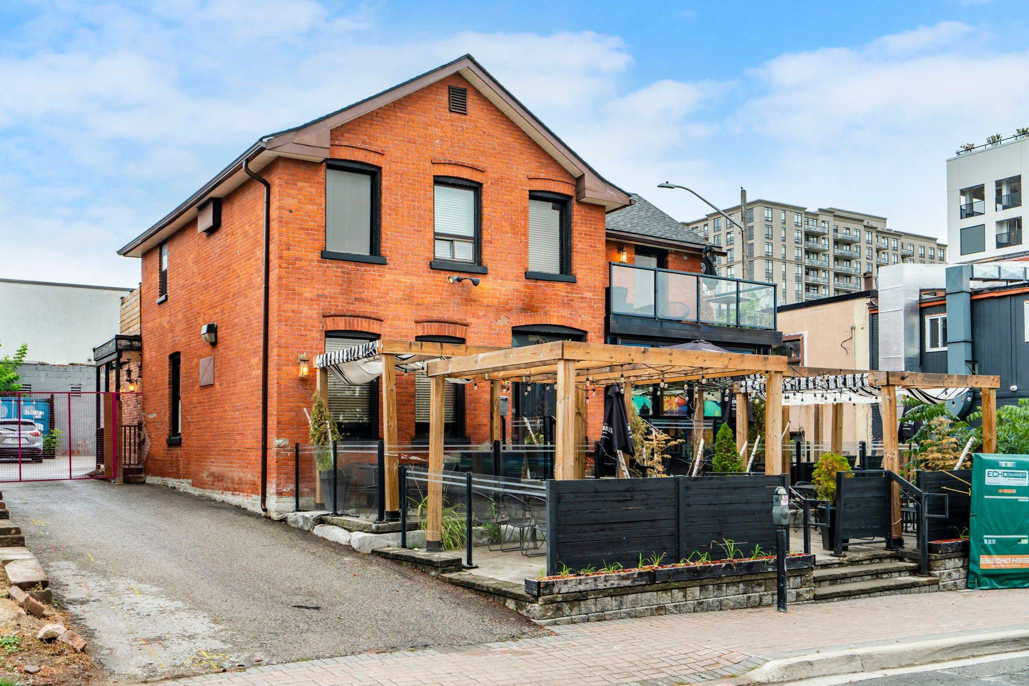 Barrie, ON L4N 1T2,49 Mary ST