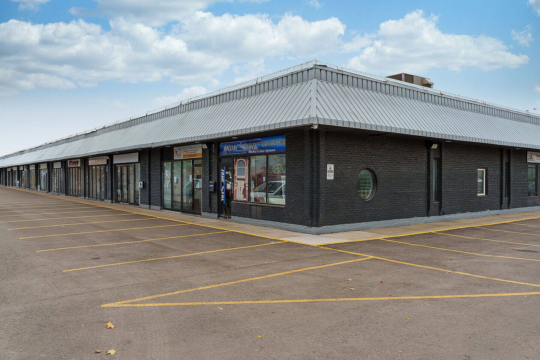 Brampton, ON L6W 3R9,289 Rutherford RD S #10