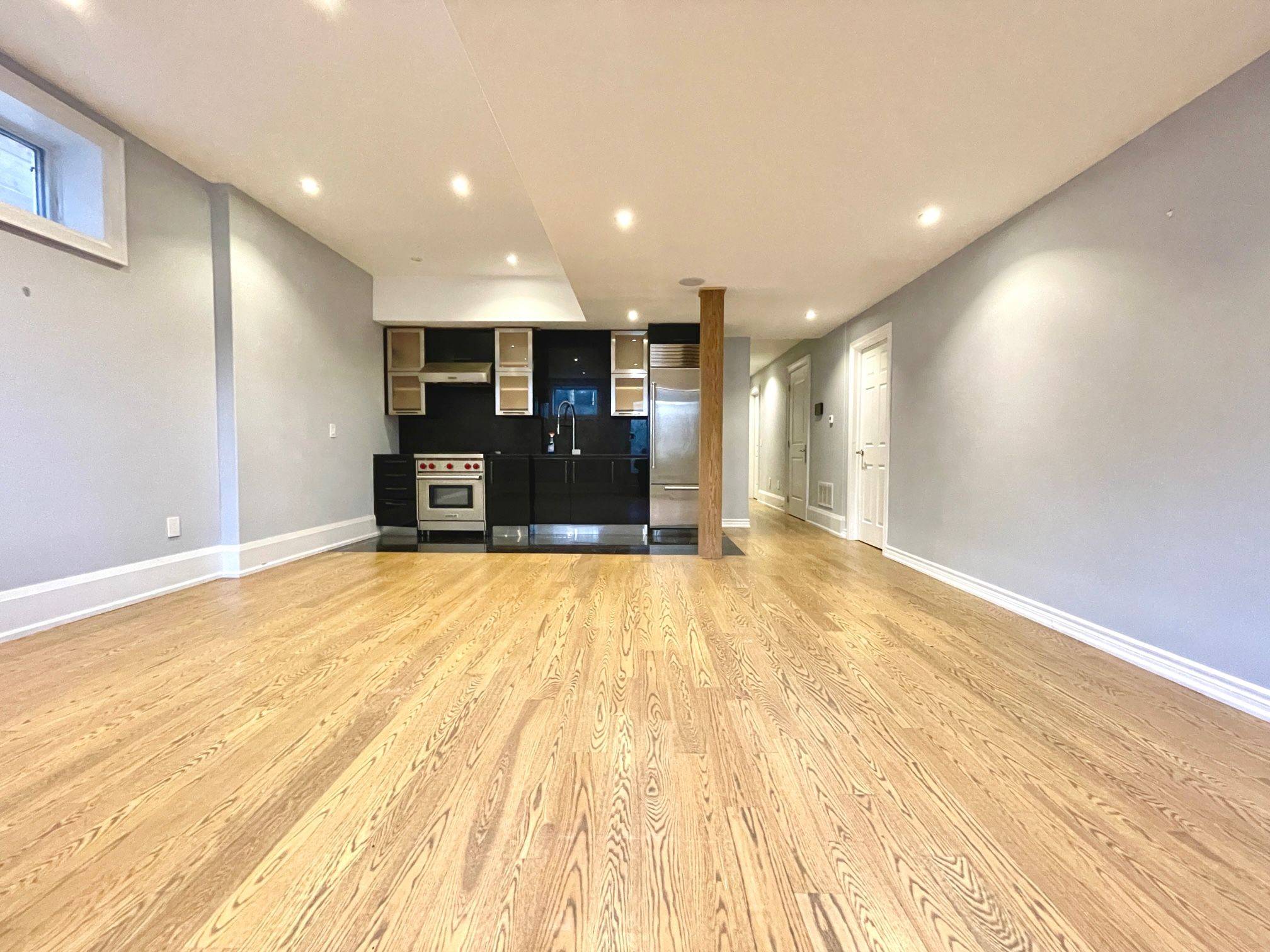 Mississauga, ON L5G 1N9,597 Montbeck CRES #Lower