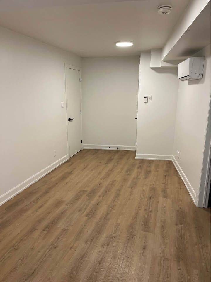 Glebe - Ottawa East And Area, ON K1S 2M8,156 Fifth AVE #1