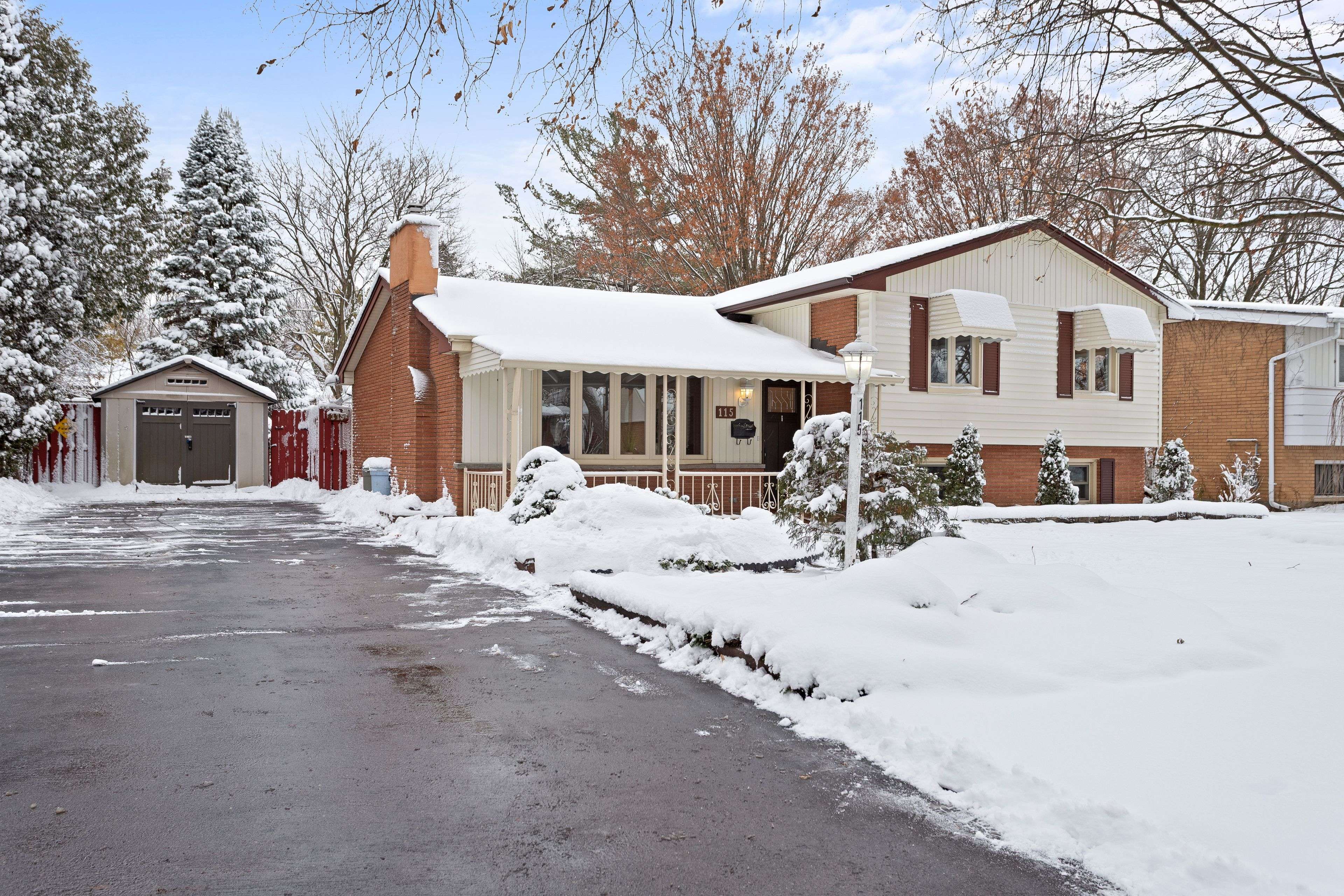 London East, ON N5Y 4P5,115 Honeysuckle CRES