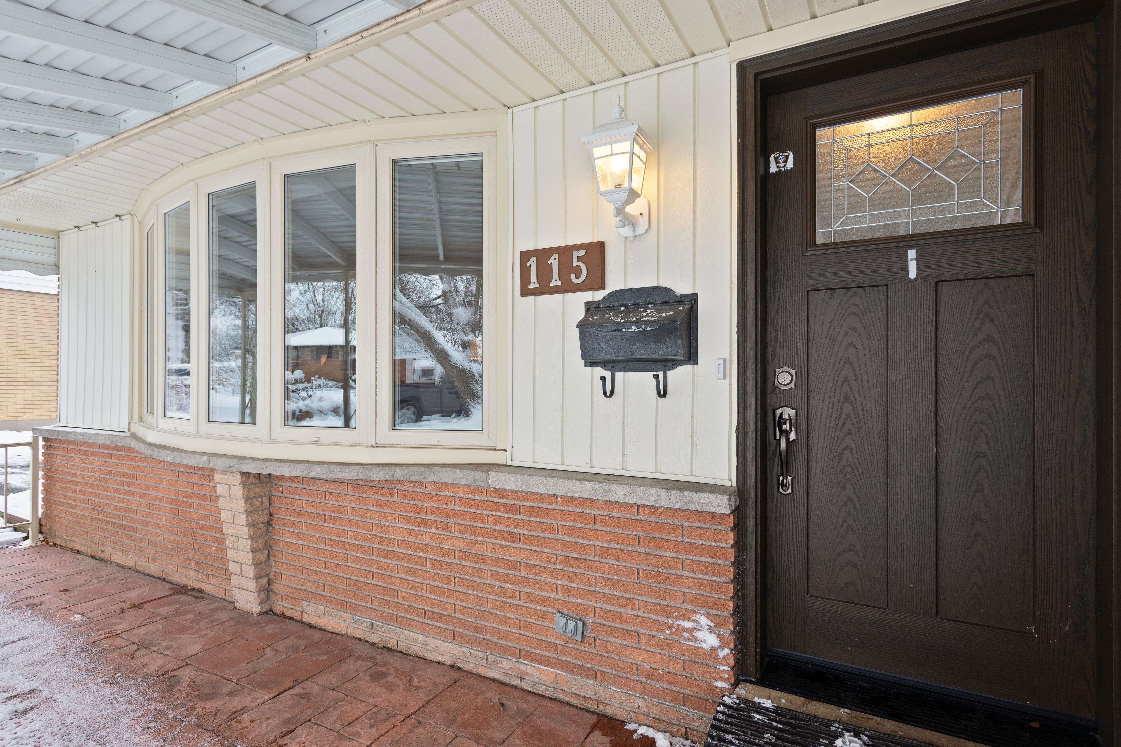 London East, ON N5Y 4P5,115 Honeysuckle CRES