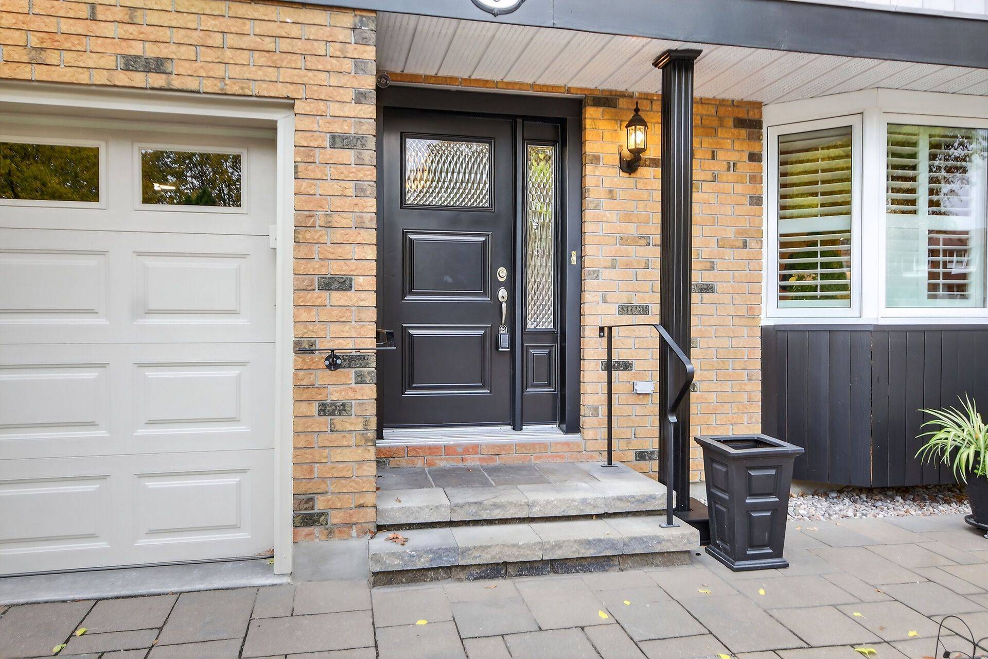 Billings Bridge - Riverside Park And Area, ON K1V 9W6,8 Confederation Private