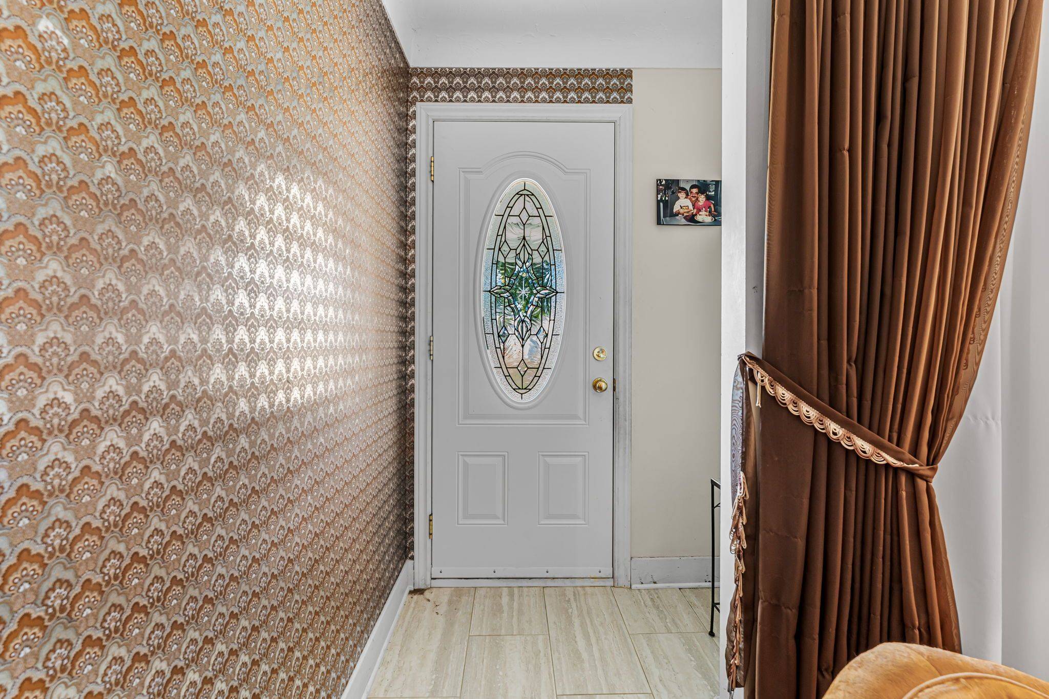 Haldimand, ON N1A 1P4,323 NORTH CAYUGA ST W