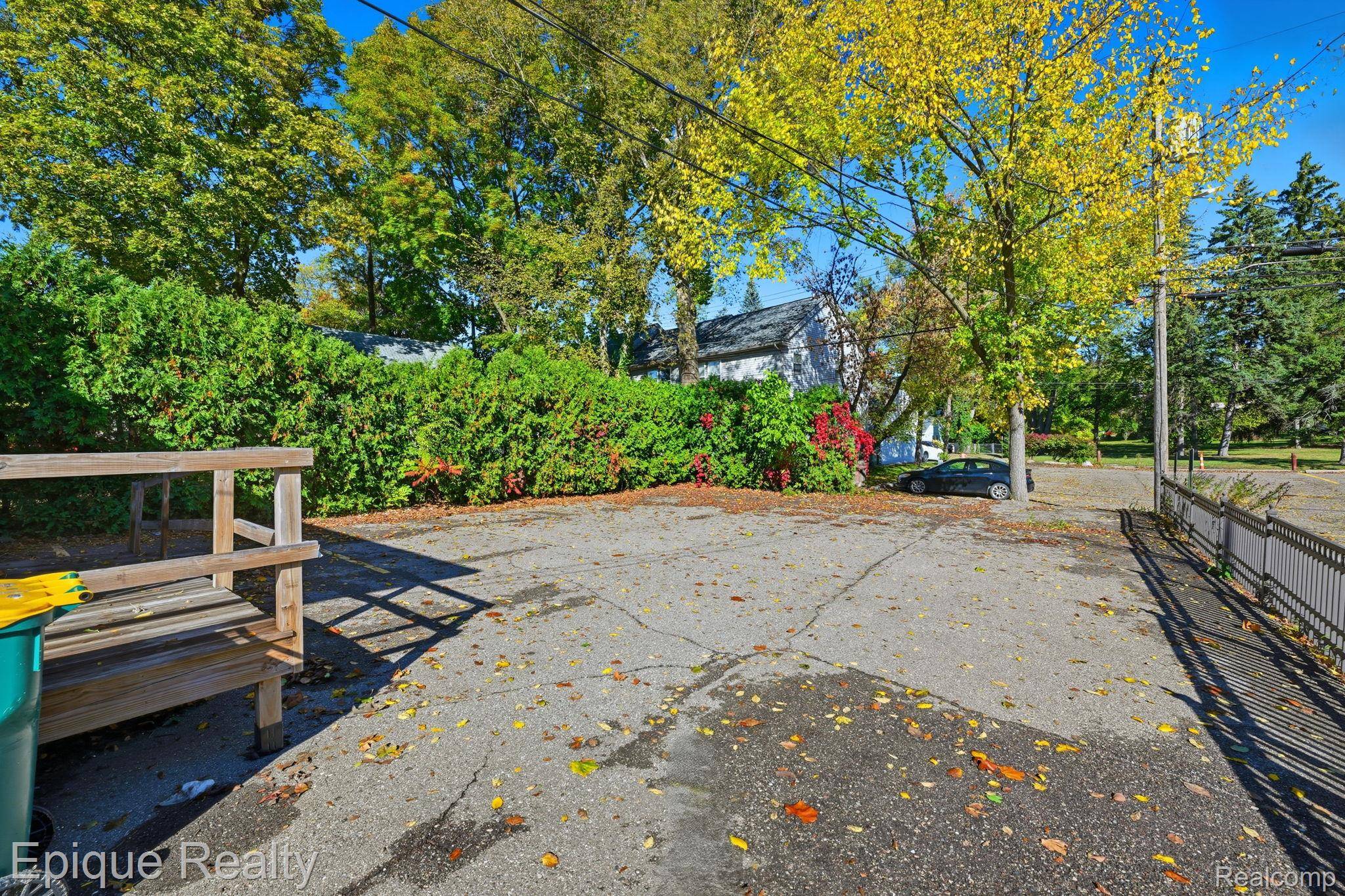 Farmington, MI 48335,33432 Oakland ST