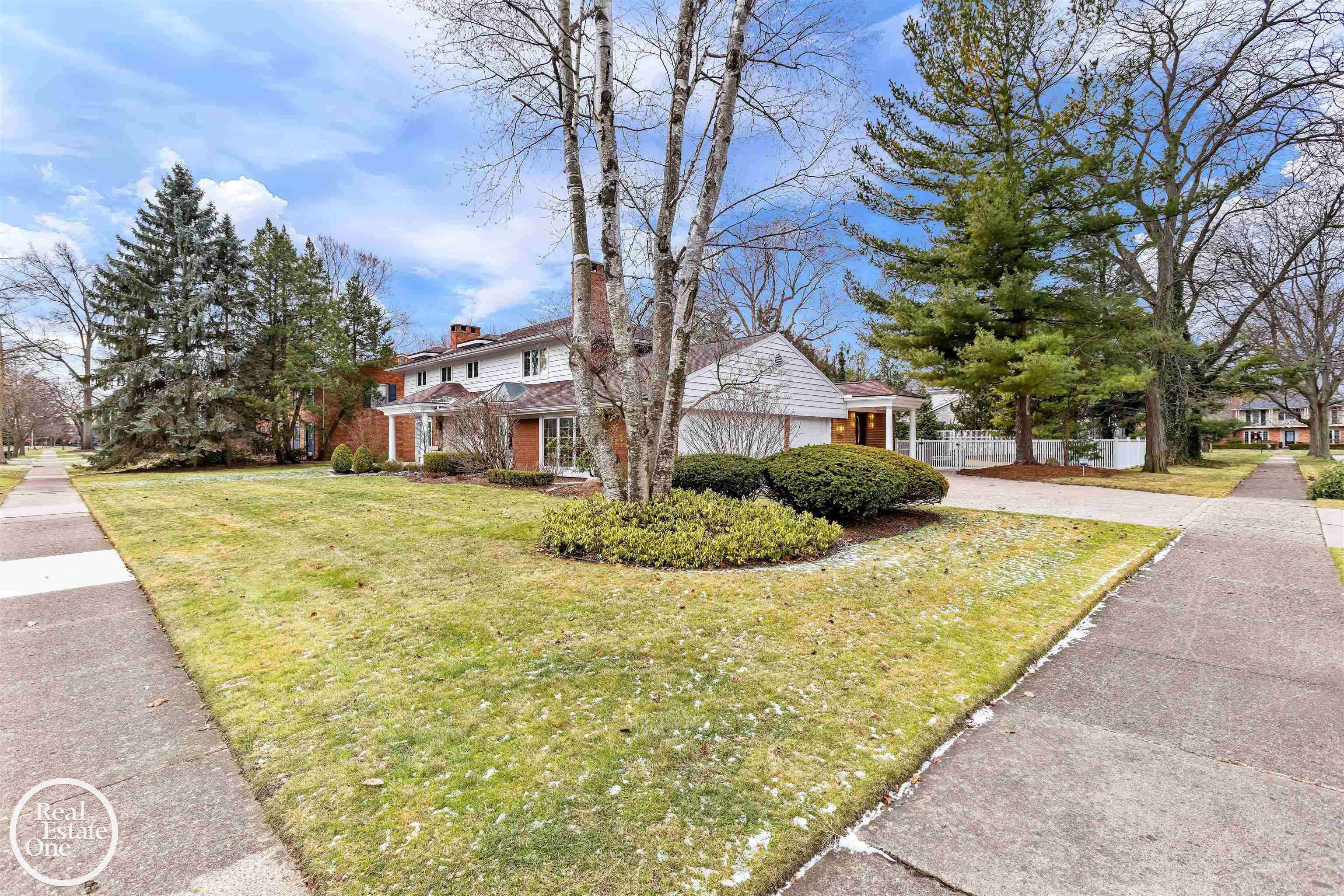 Grosse Pointe Shores, MI 48236,535 Ballantyne RD