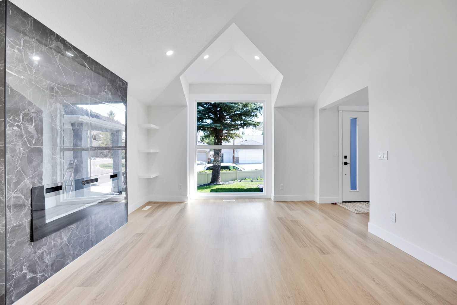 Calgary, AB T2Y 2V4,13 Shawnee WAY SW