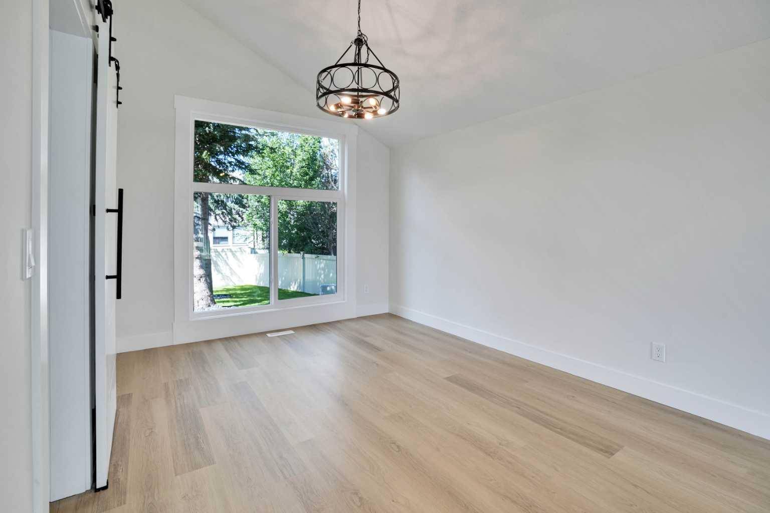 Calgary, AB T2Y 2V4,13 Shawnee WAY SW