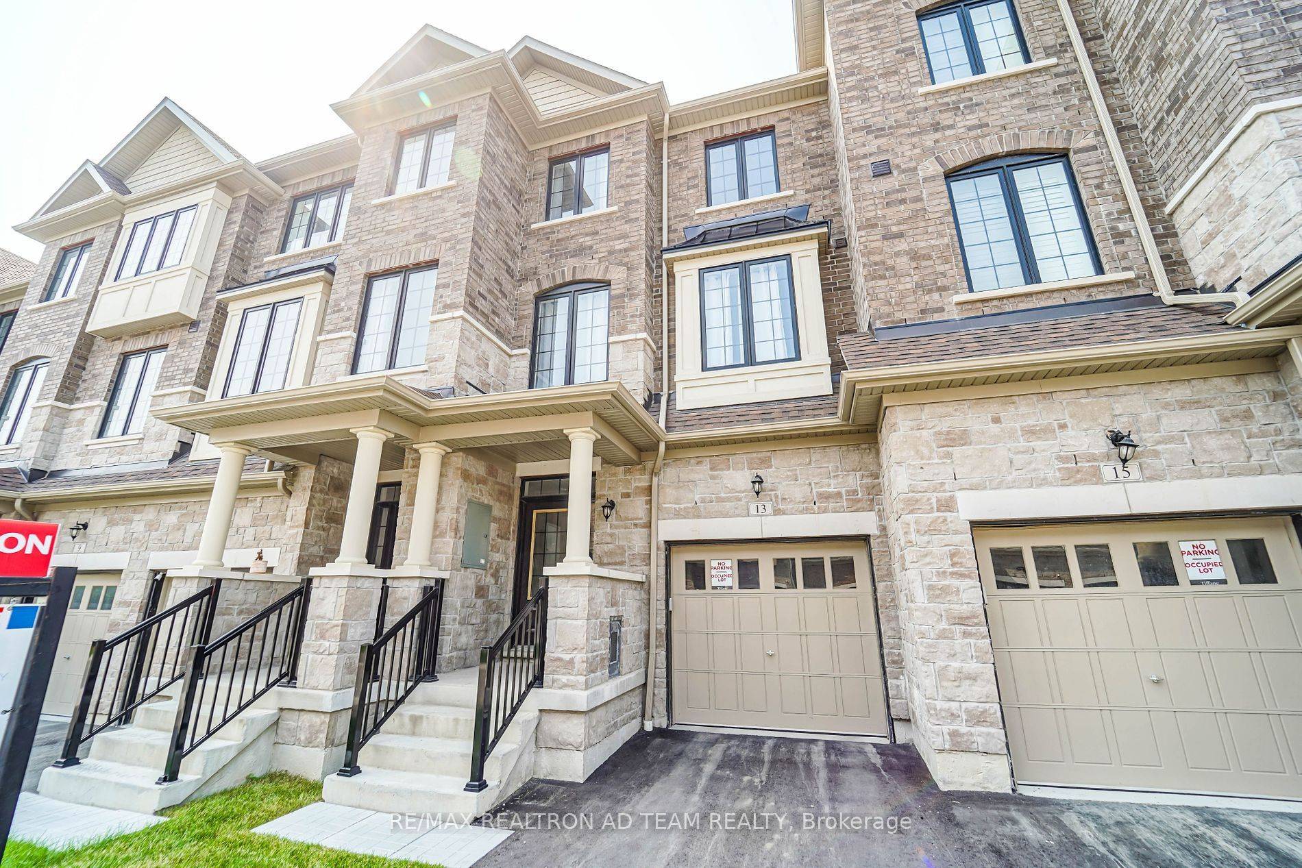 Whitby, ON L1P 0K2,13 Hallmark WAY