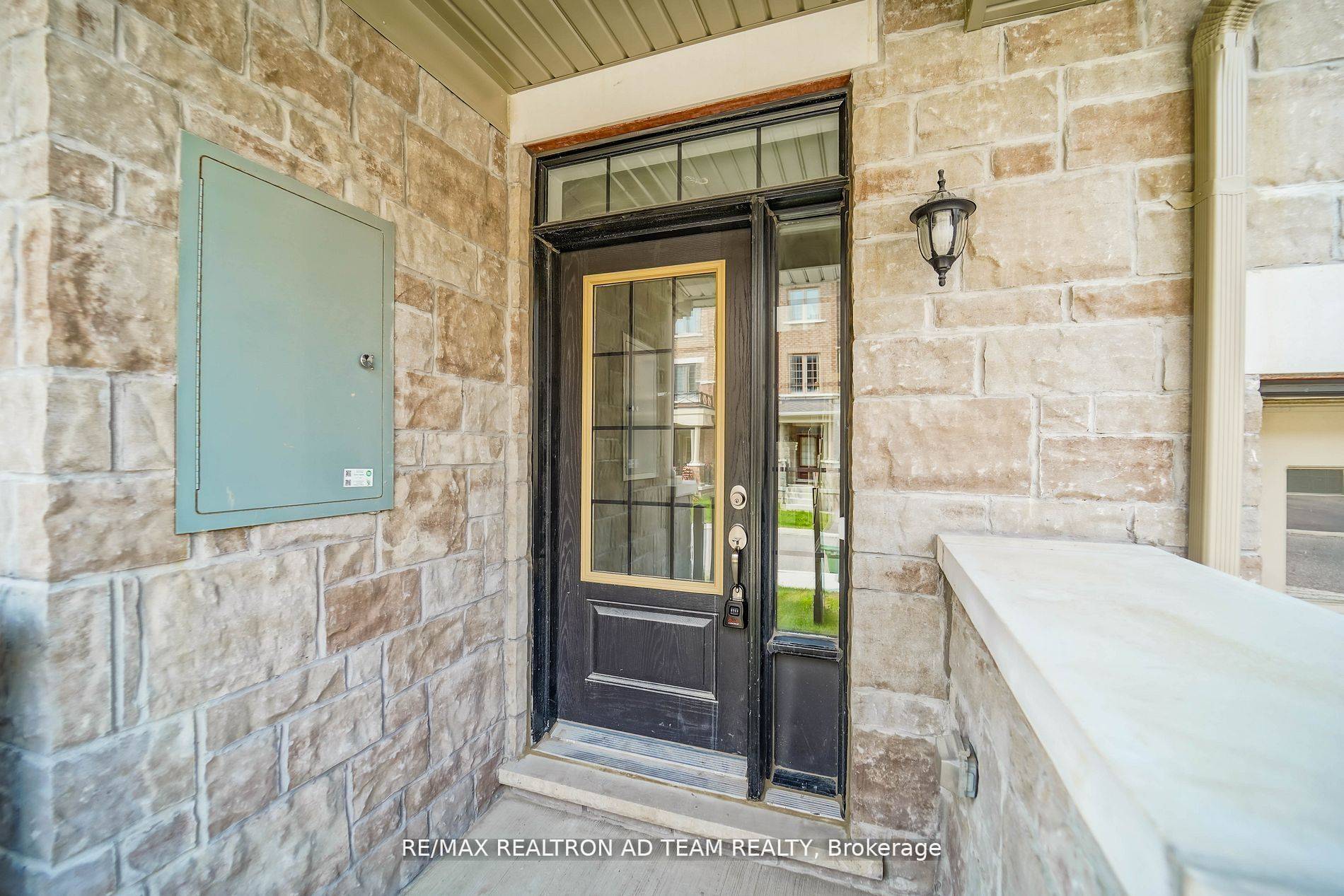 Whitby, ON L1P 0K2,13 Hallmark WAY