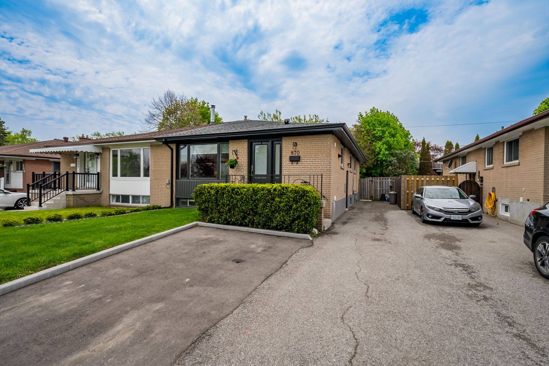 Pickering, ON L1W 1V7,870 Modlin RD #lower