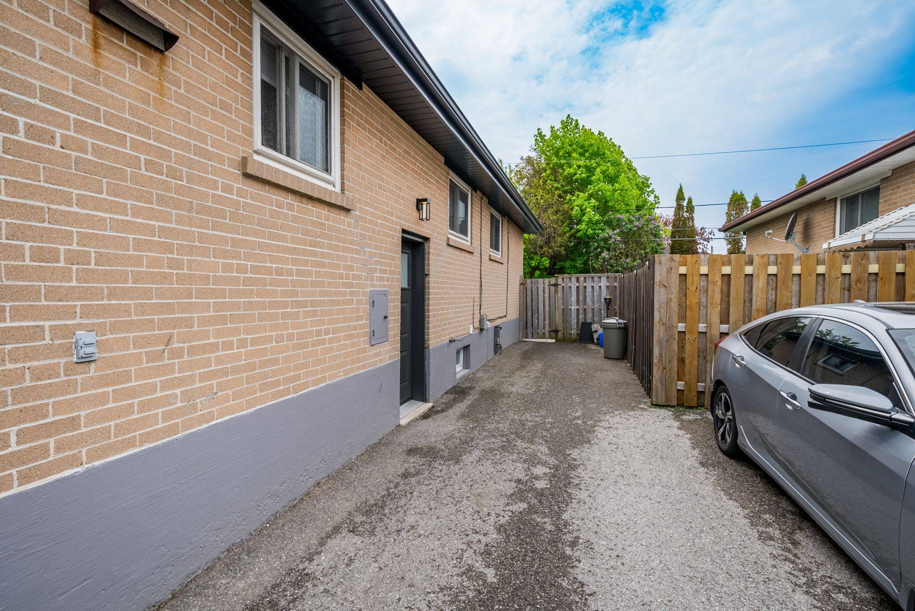 Pickering, ON L1W 1V7,870 Modlin RD #lower