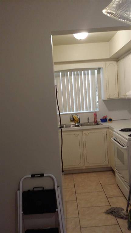 Hollywood, FL 33021,3501 Van Buren St #3