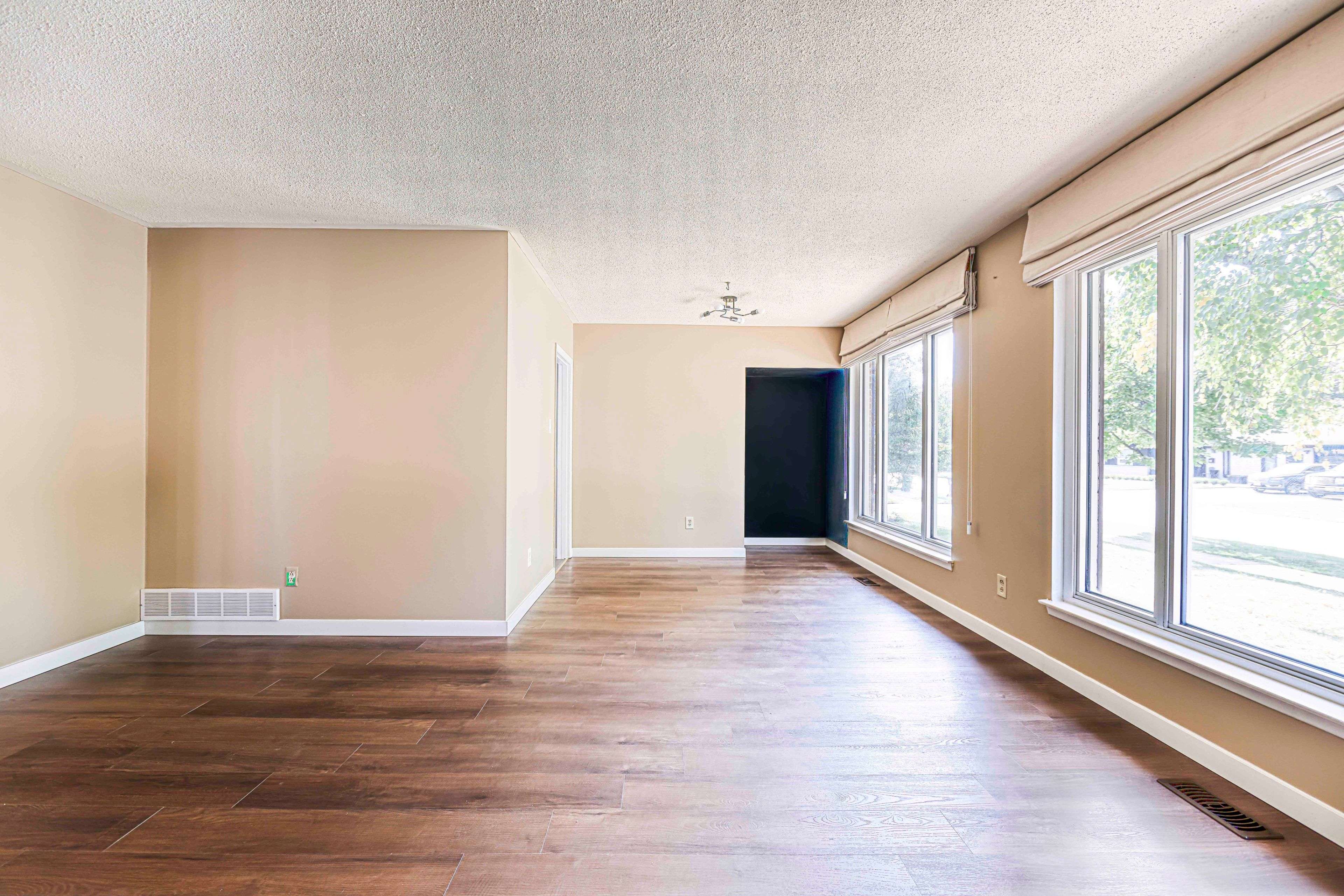 Mississauga, ON L4Y 2L3,1097 Parthia CRES