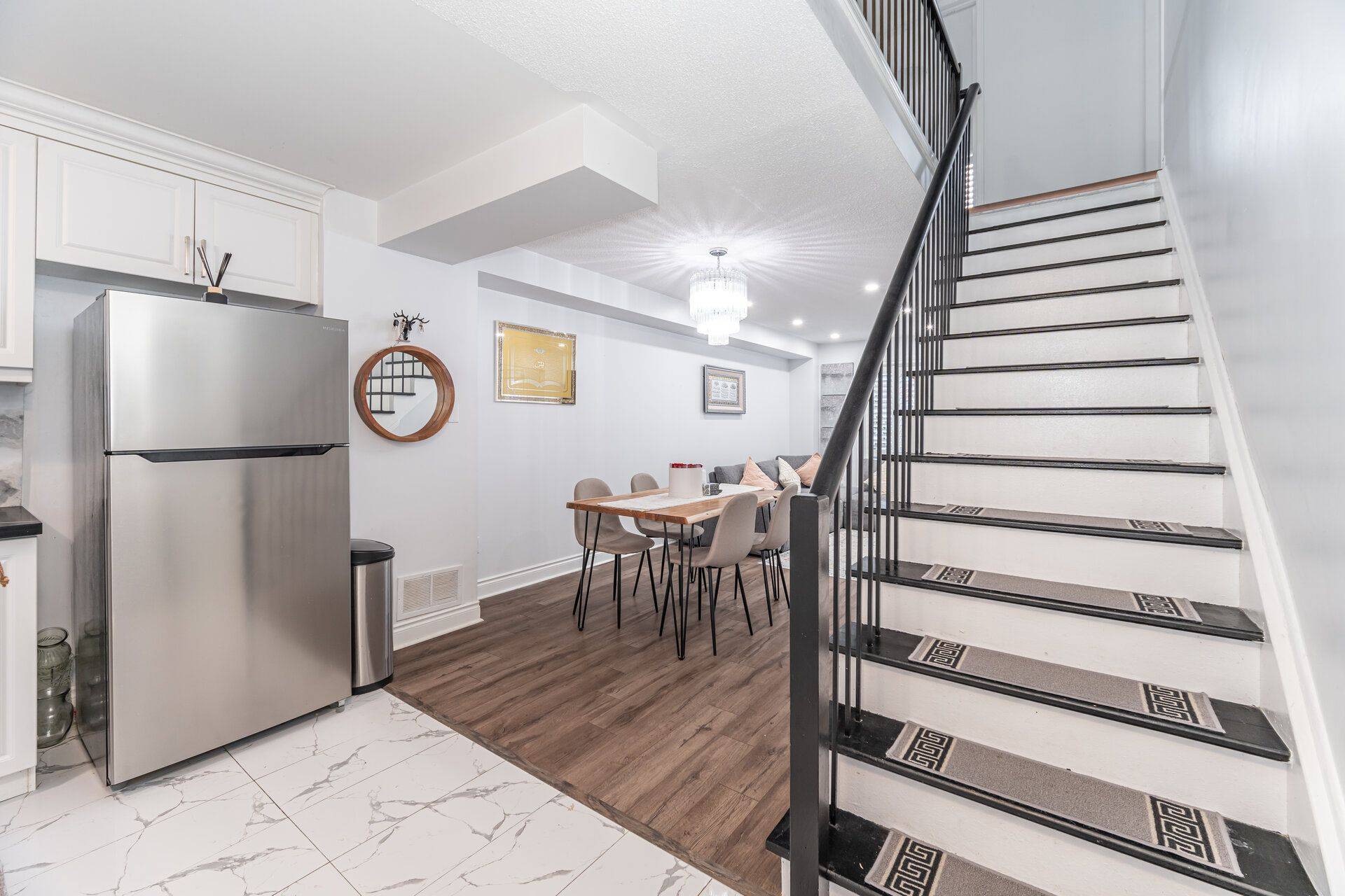 Mississauga, ON L5M 5X1,5865 Dalebrook CRES #15B