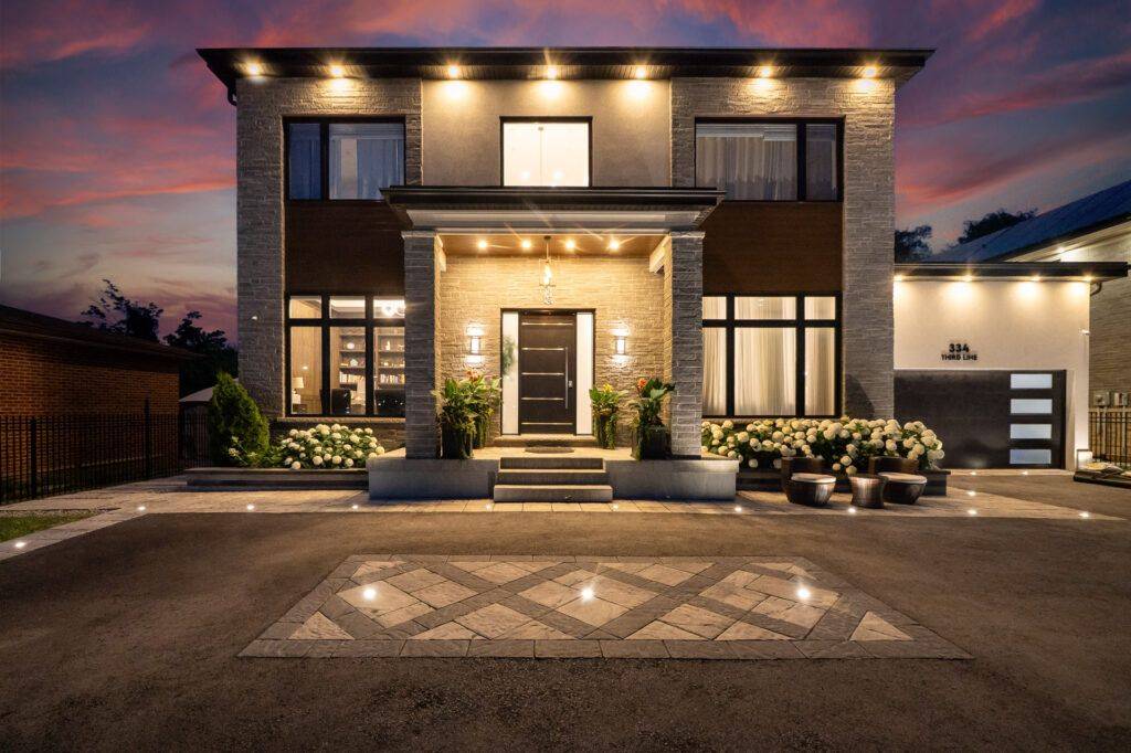 Oakville, ON L6L 4A4,334 Third LN