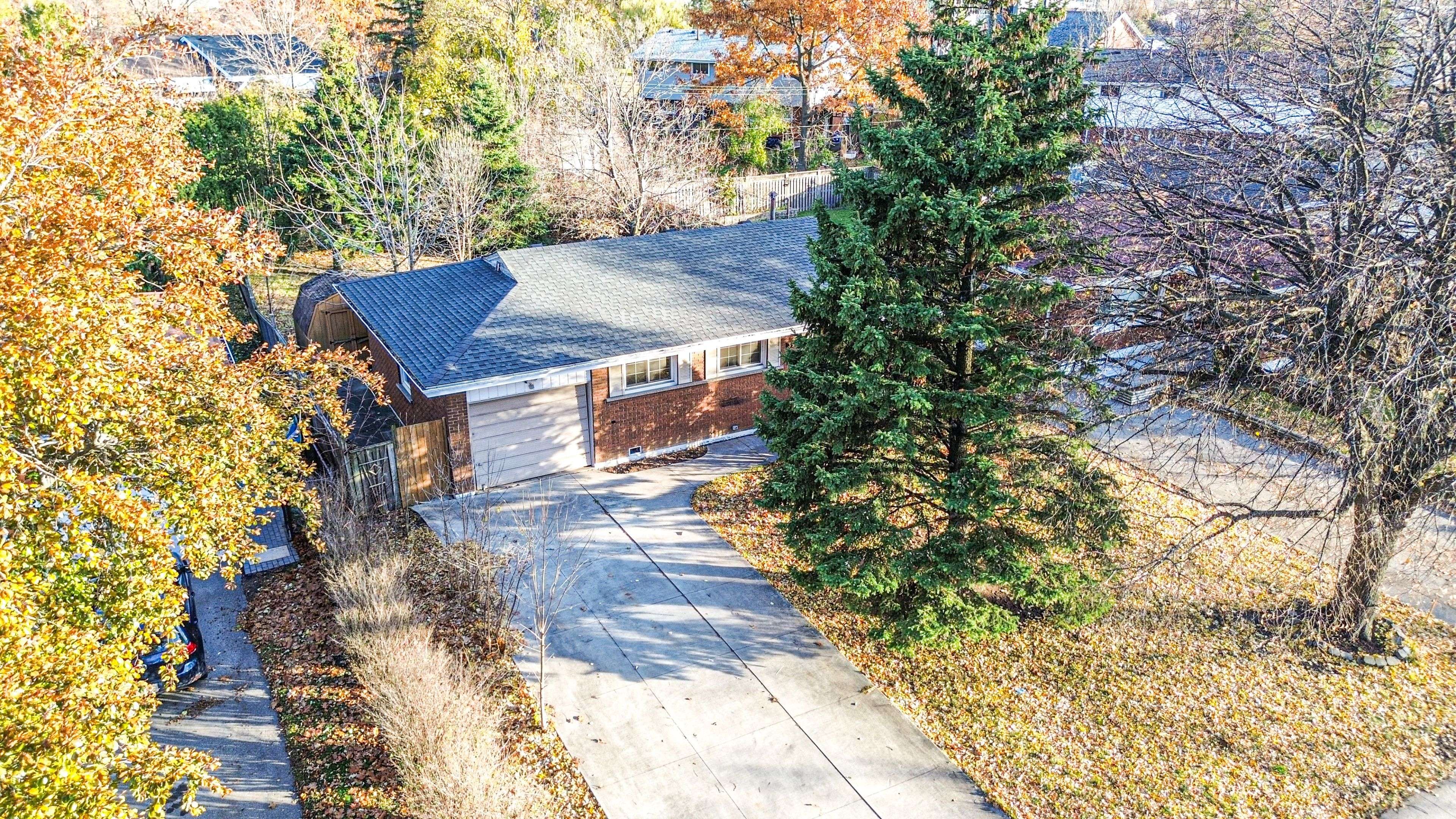 Hamilton, ON L9A 4L7,39 Carousel AVE