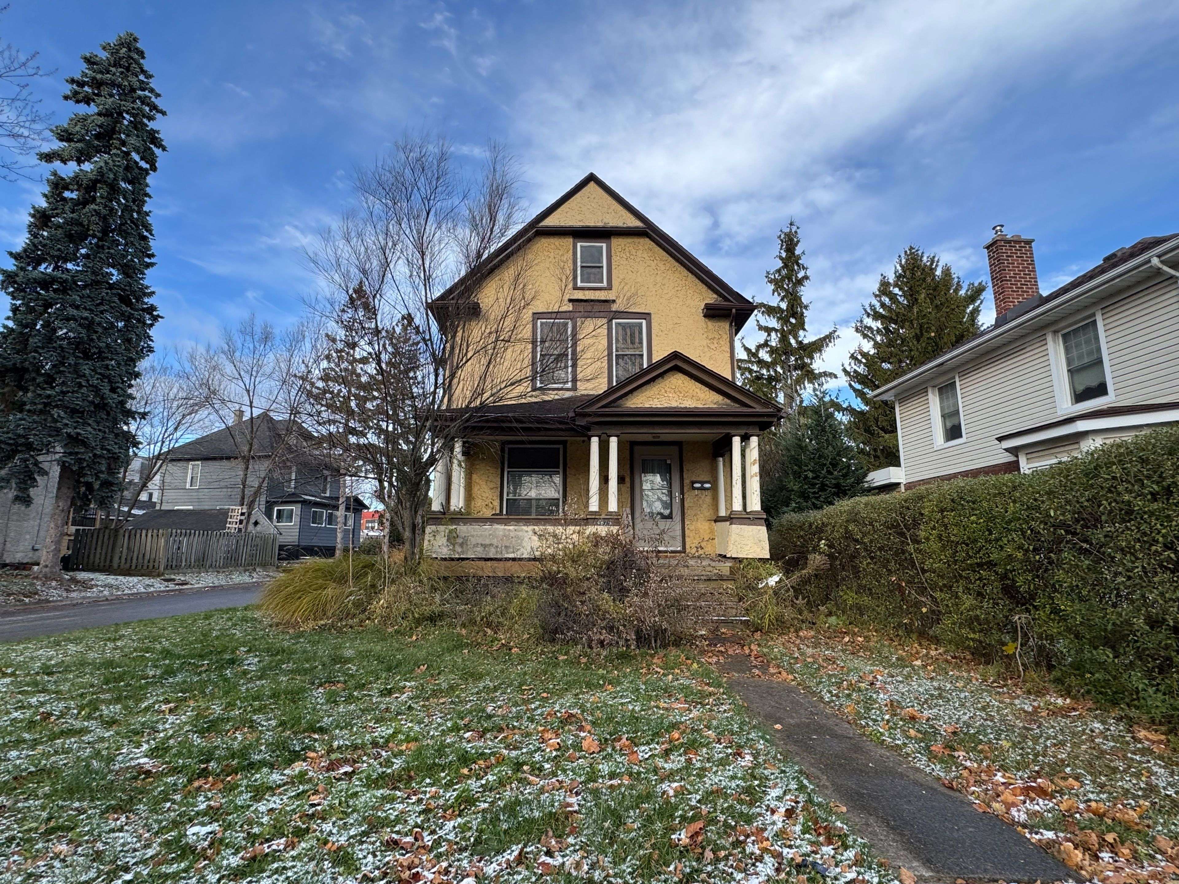 Niagara Falls, ON L2E 1B1,4579 Eastwood CRES