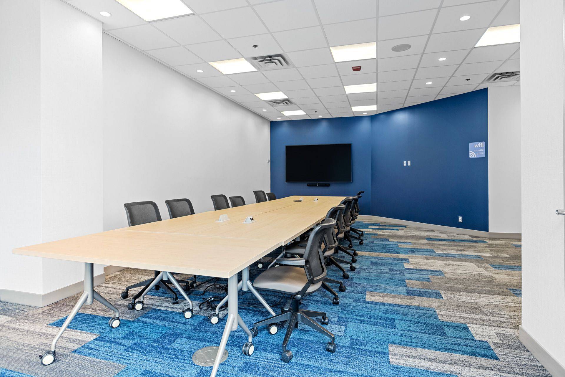 Beacon Hill North - South And Area, ON K1J 9B9,1410 Blair Towers PL #400