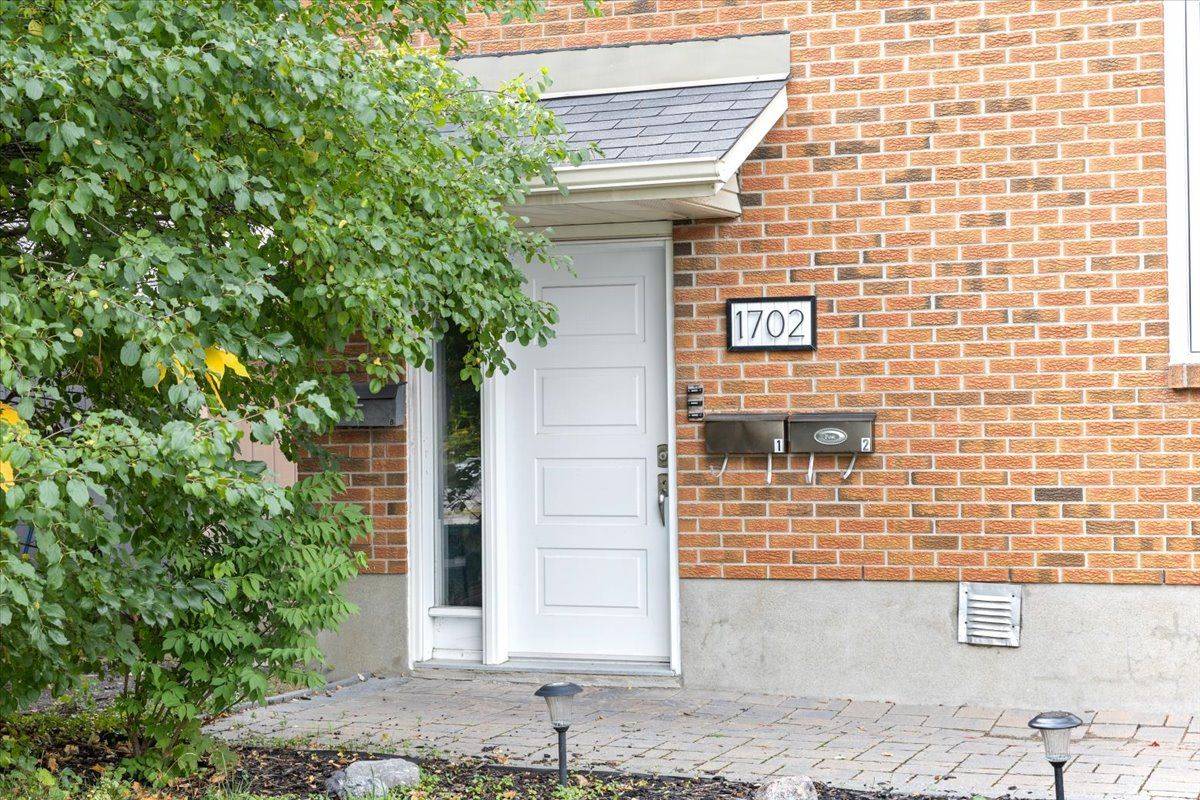 Alta Vista And Area, ON K1G 0M9,1702 Russell RD