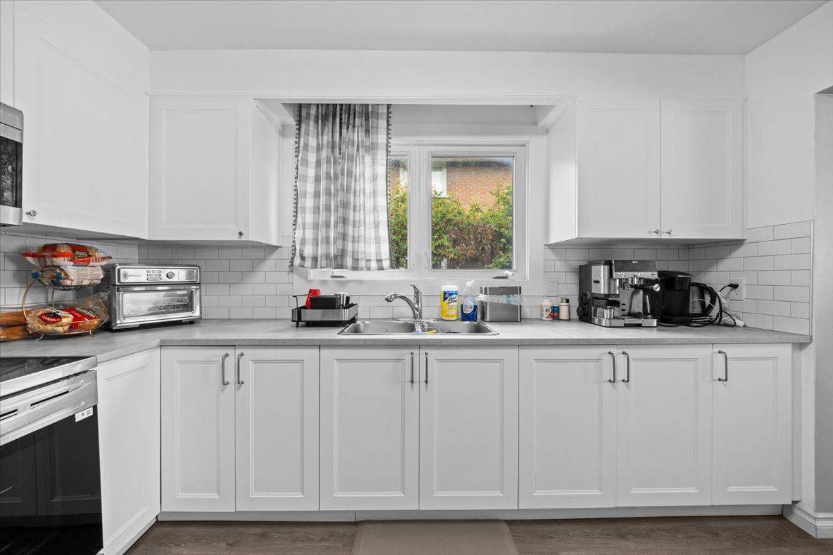 Alta Vista And Area, ON K1G 0M9,1702 Russell RD