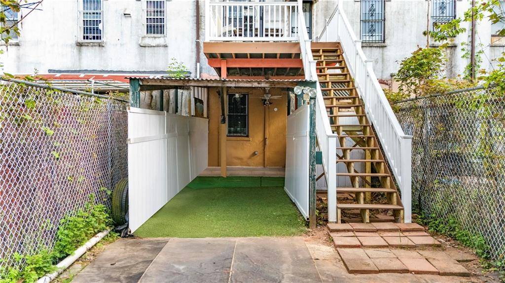 Staten  Island, NY 10305,111 Chestnut AVE