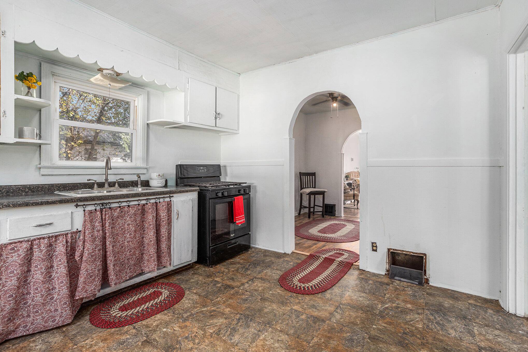 Kalamazoo, MI 49004,893 E G AVE