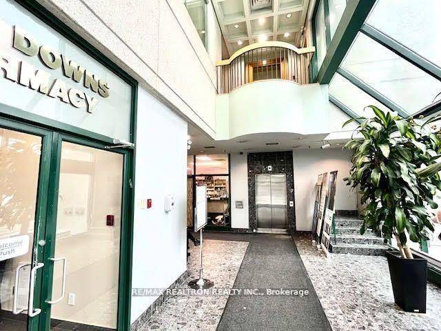 Toronto C06, ON M3H 5Z3,3910 Bathurst ST #201