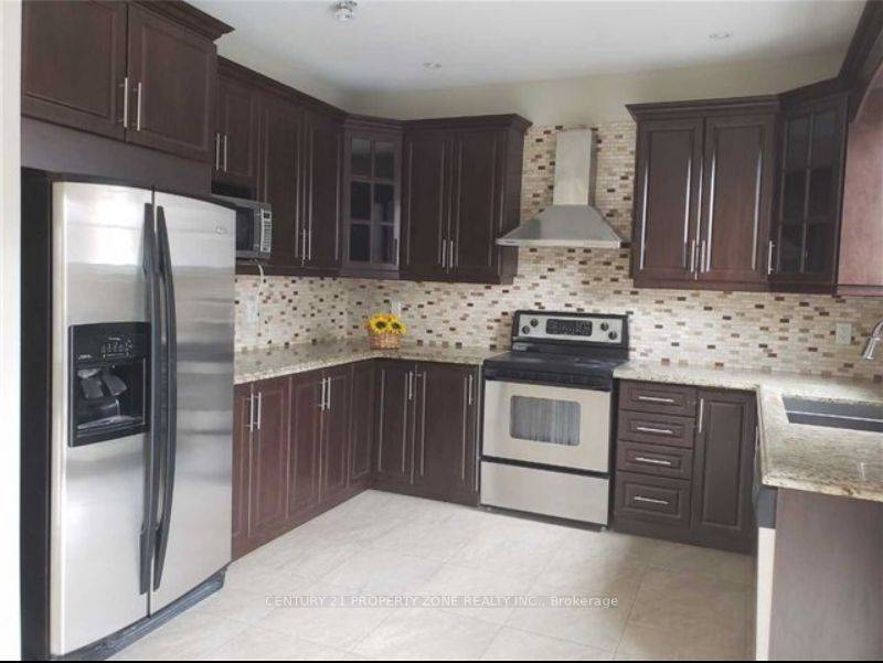 Brampton, ON L7A 3K4,21 Bentgrass LN