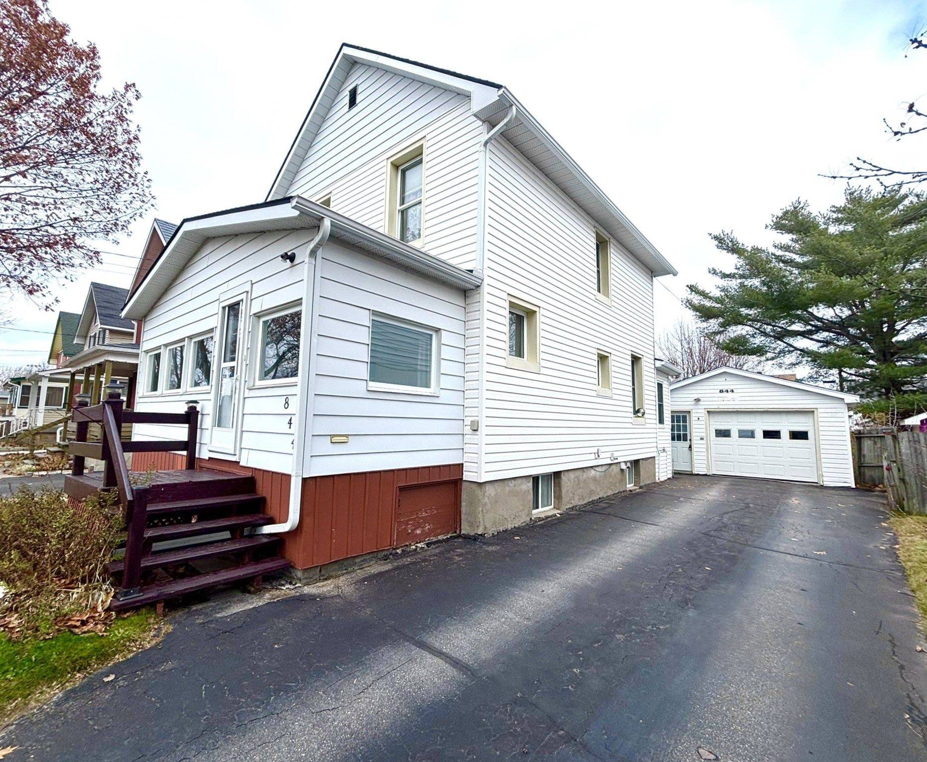 North Bay, ON P1A 1T9,844 Queen ST