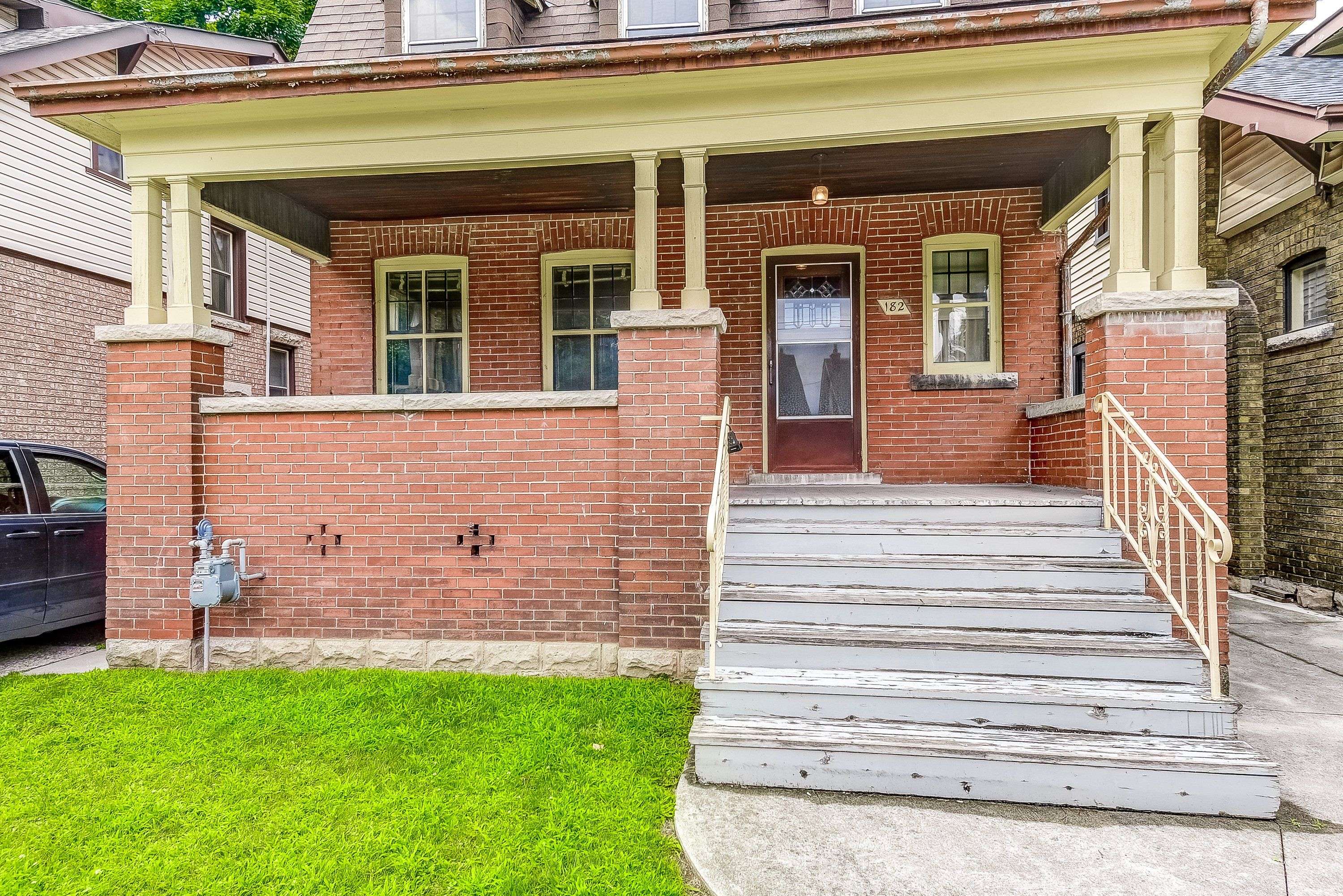 Hamilton, ON L8M 3K3,182 Balmoral AVE S
