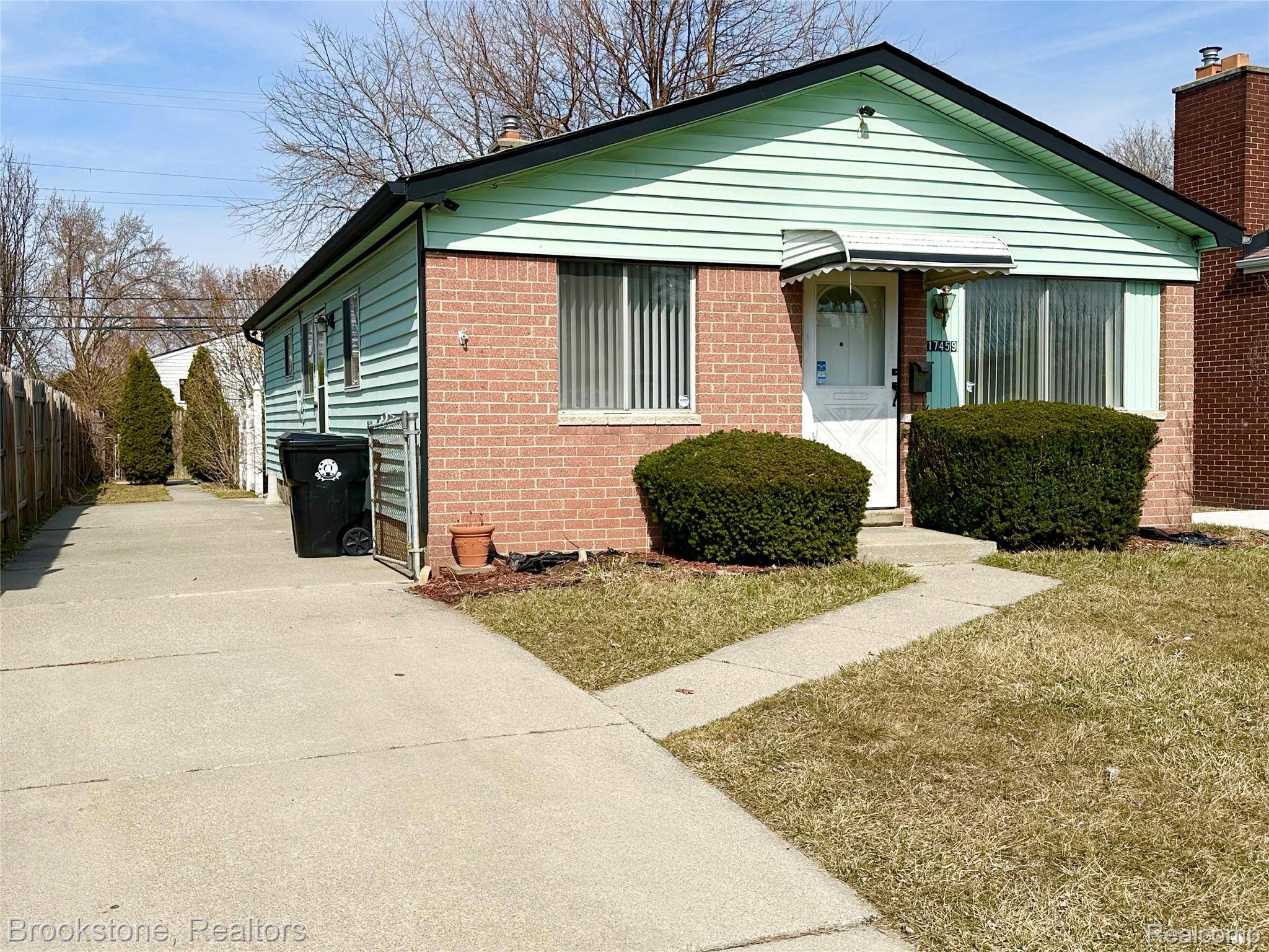 Roseville, MI 48066,17459 Roseville BLVD