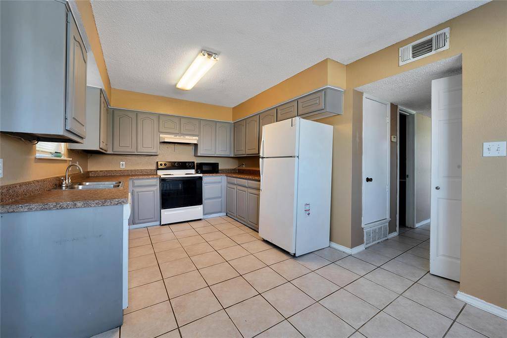 White Settlement, TX 76108,201 S Las Vegas Trail