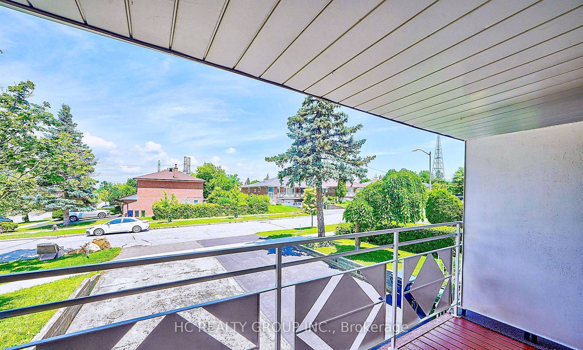 Toronto C15, ON M2H 1K3,20 Greyhound DR #Upper