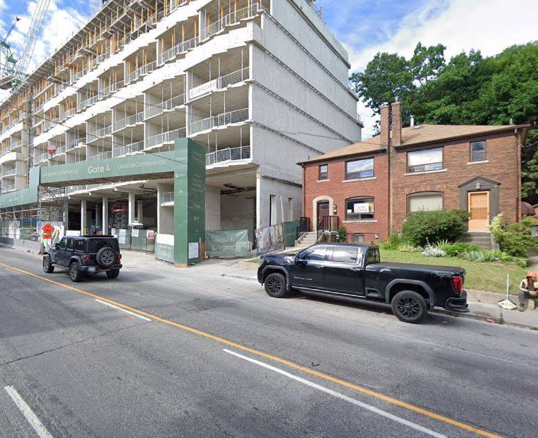 Toronto C10, ON M4G 3C4,1738 Bayview AVE