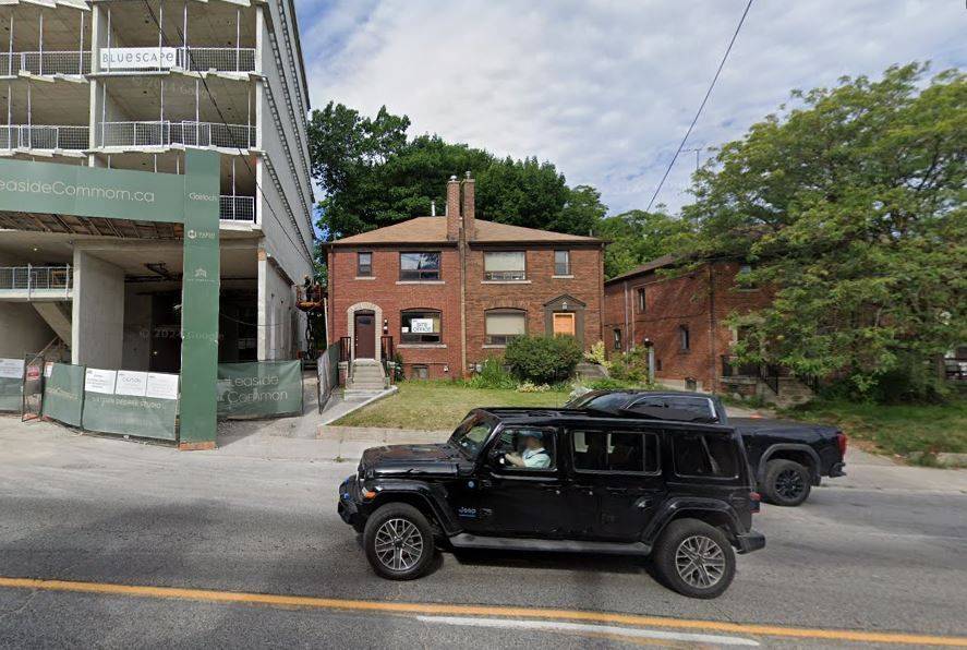 Toronto C10, ON M4G 3C4,1738 Bayview AVE