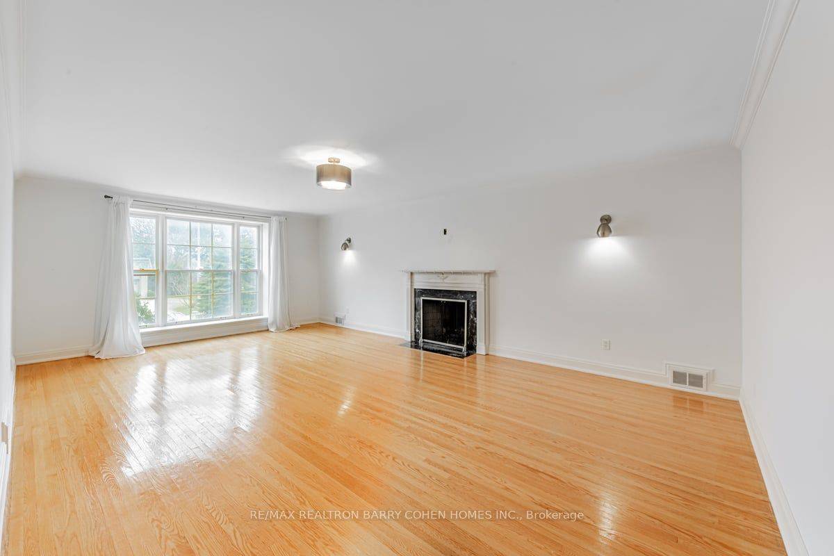 Toronto C12, ON M4N 1E5,43 Stratheden RD