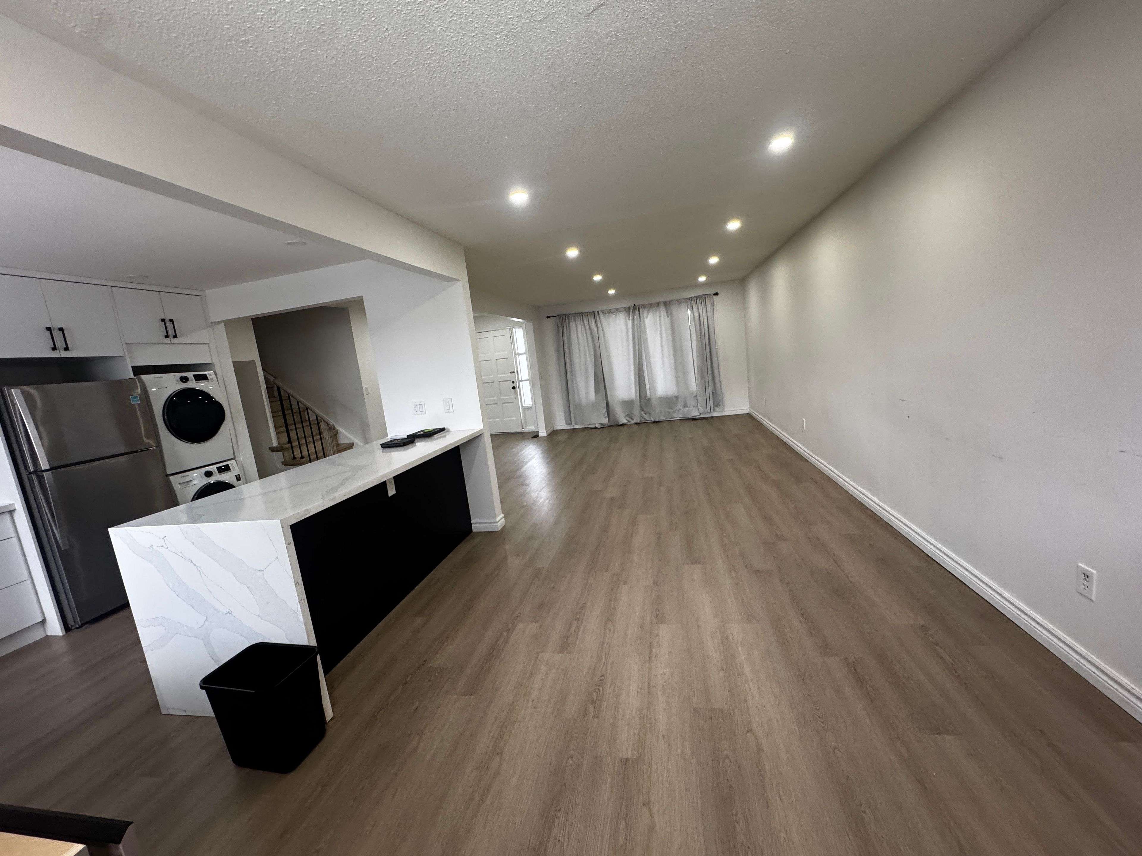 Toronto E07, ON M1S 2M9,61 Shellamwood TRL #Main