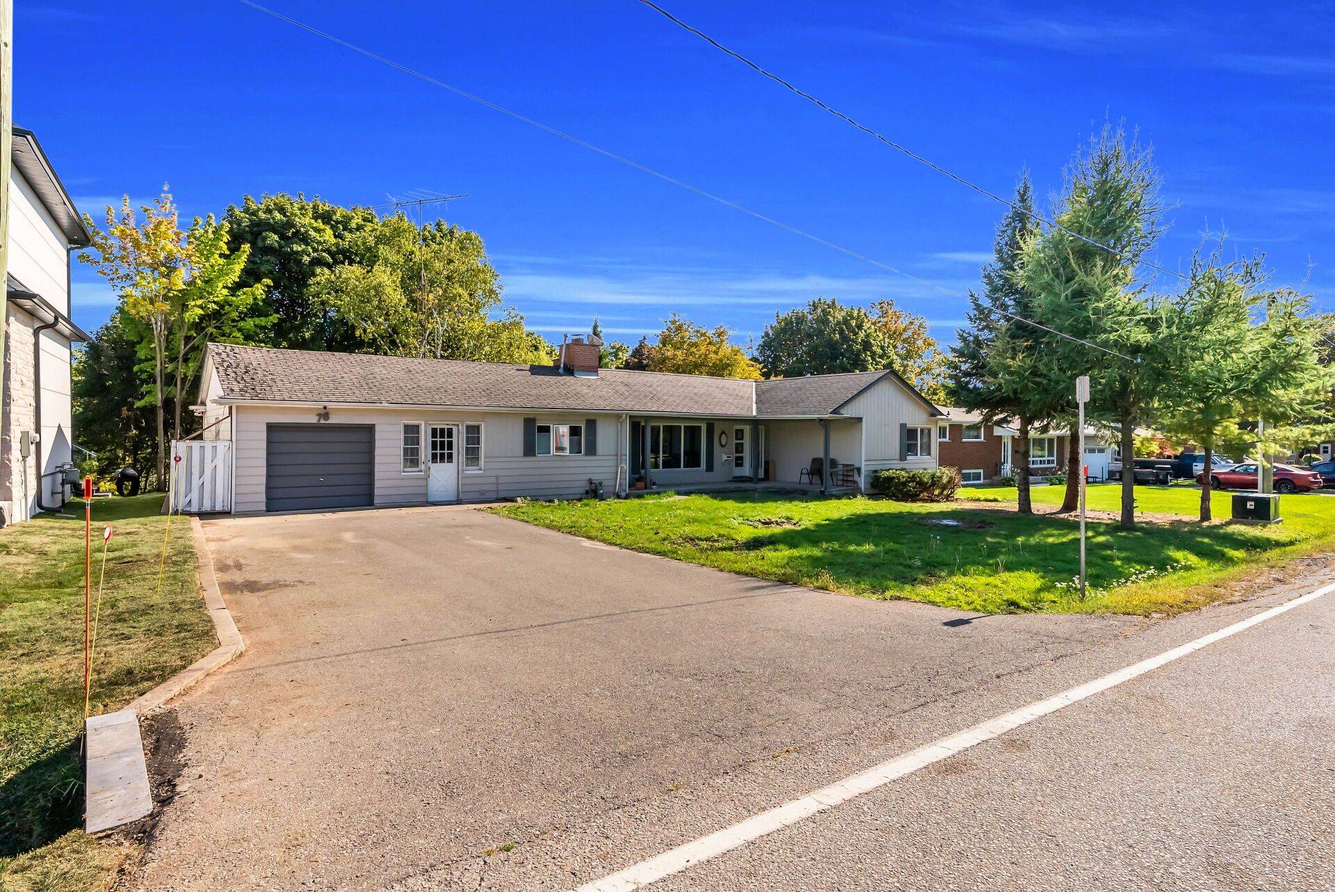 Oakville, ON L6H 1B6,76 Ridge DR