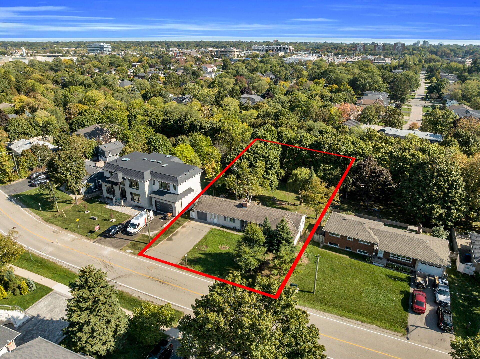 Oakville, ON L6H 1B6,76 Ridge DR