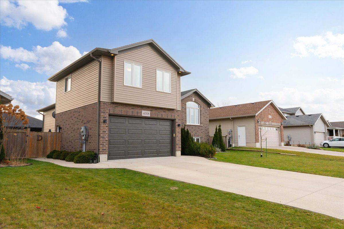 Petrolia, ON N0N 1R0,4008 Edward ST