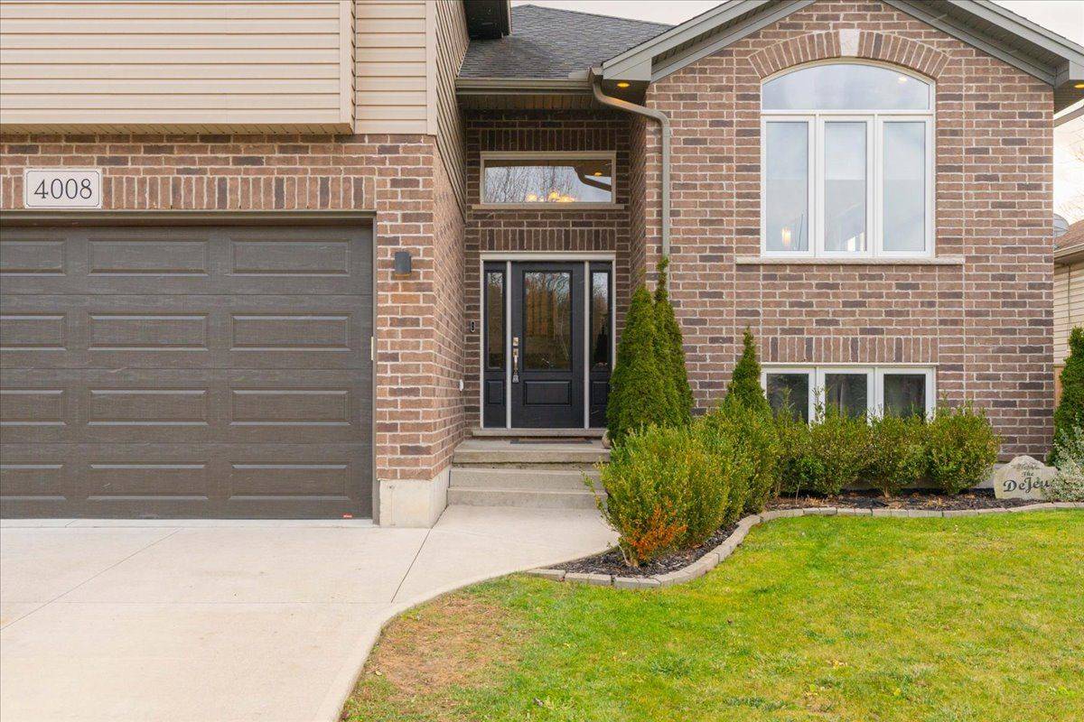 Petrolia, ON N0N 1R0,4008 Edward ST