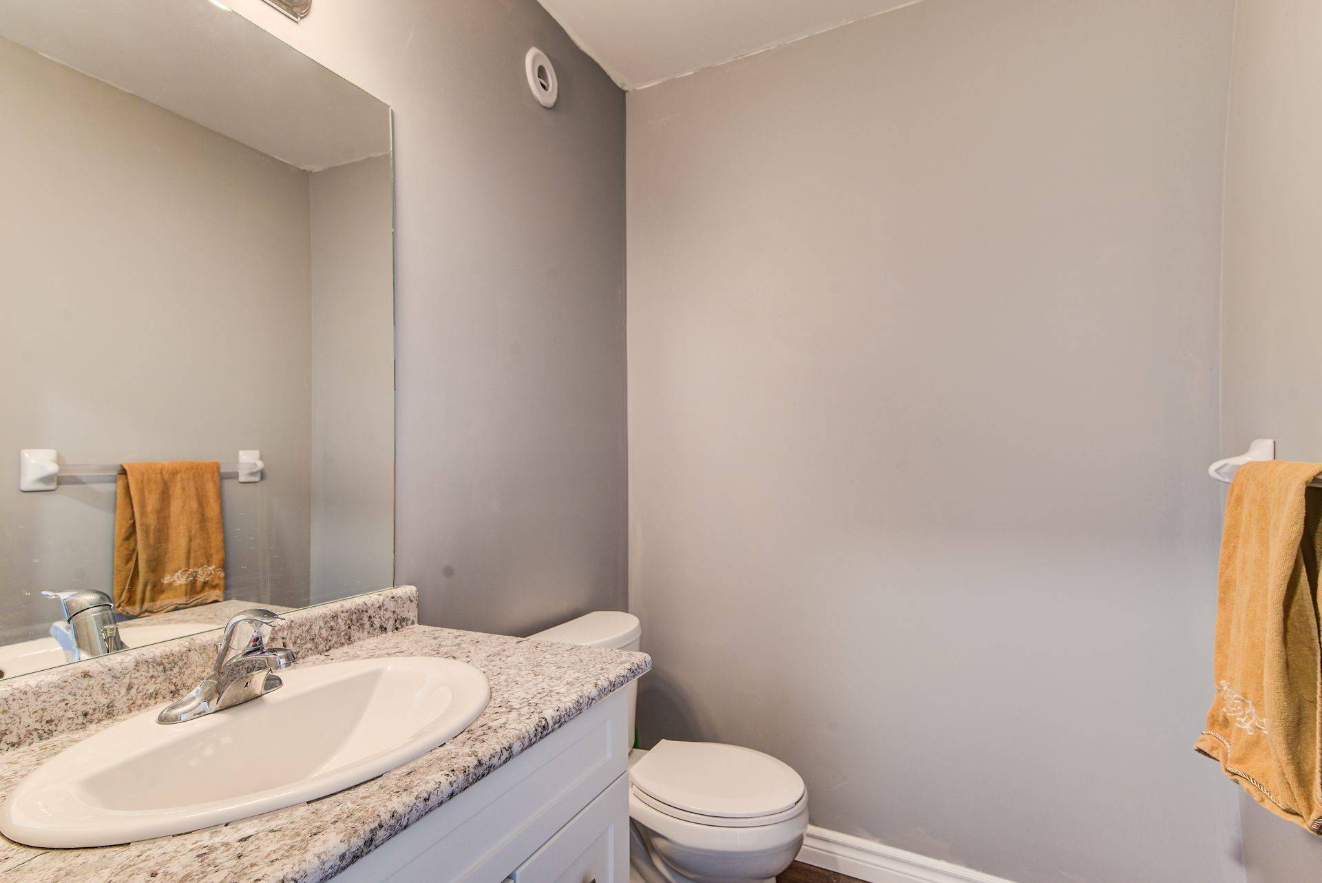 Kitchener, ON N2A 0L1,24 Morrison RD #D5