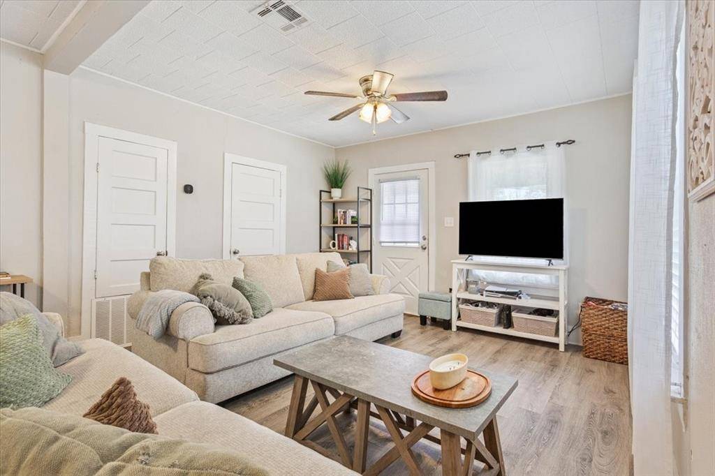 Riesel, TX 76682,102 Brookshire