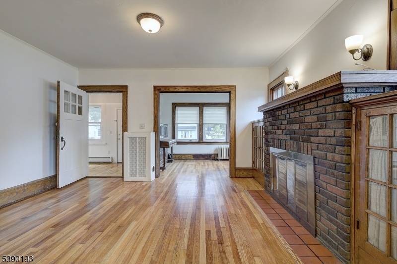 Springfield Twp., NJ 07081,24 Brook St